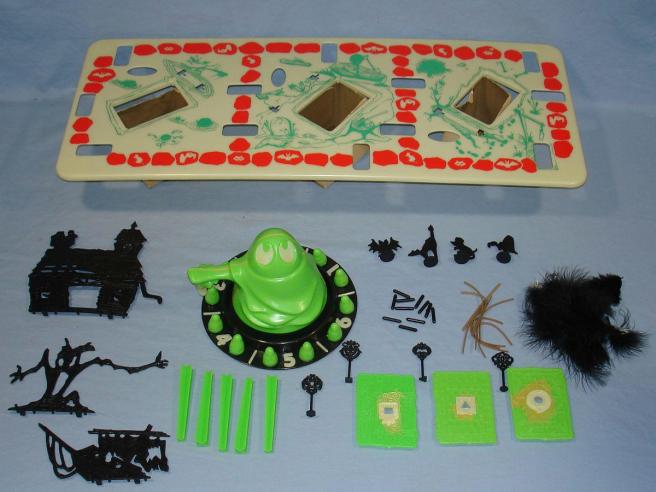 1965_TRANSOGRAM_GREEN_GHOST_GLOW_IN_DARK_MYSTERY_GAME_3905_CONTENTS_BOARD_CARDBOARD_PITS
